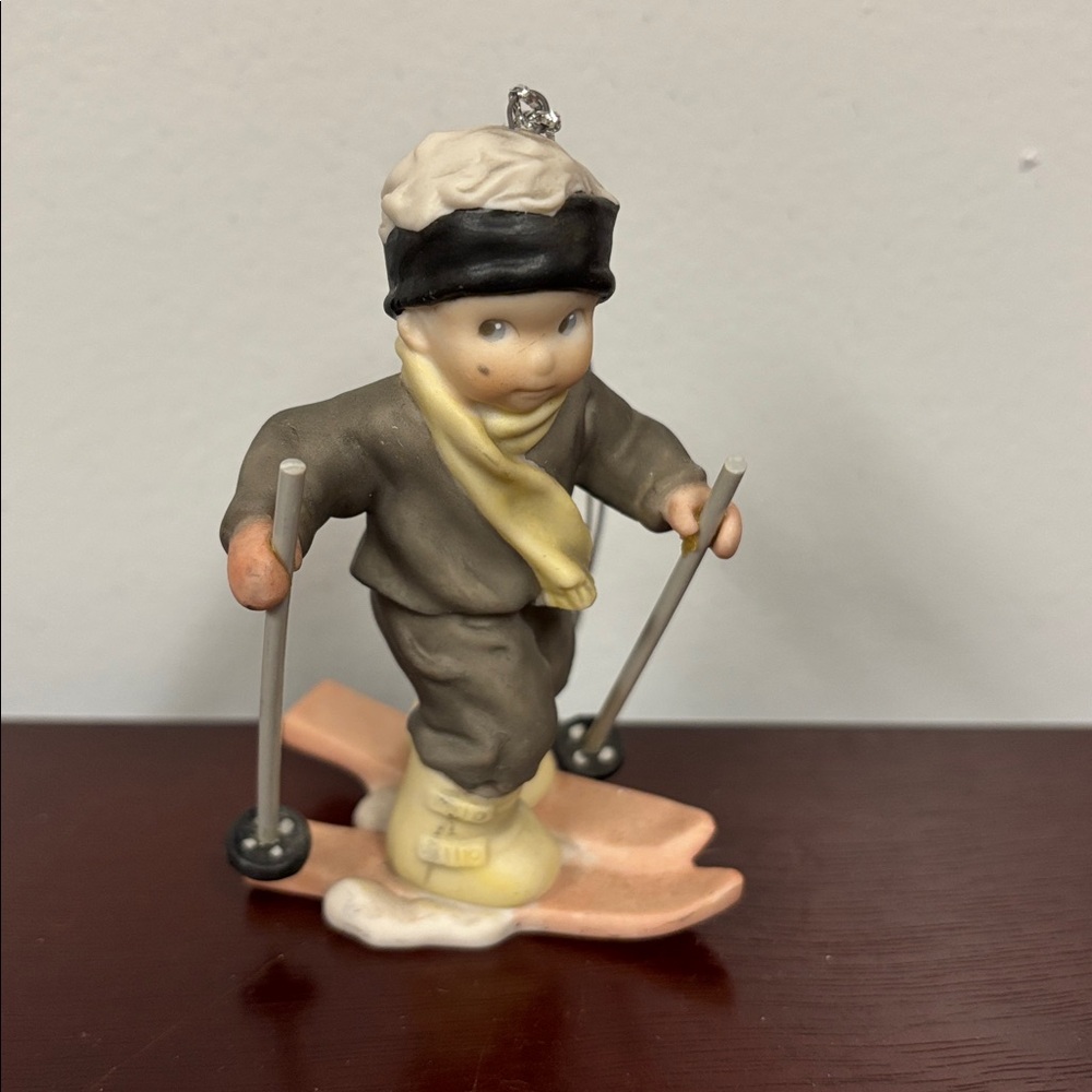 Vintage cute face 1989 Little Skier Ski Christmas ornament Enesco